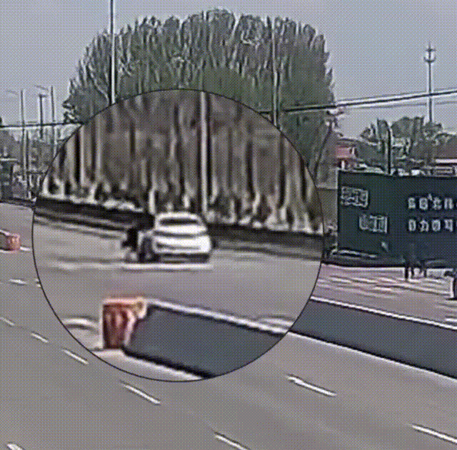 如何代理皇冠信用网_心疼如何代理皇冠信用网！56岁民警被毒贩拖行近200米