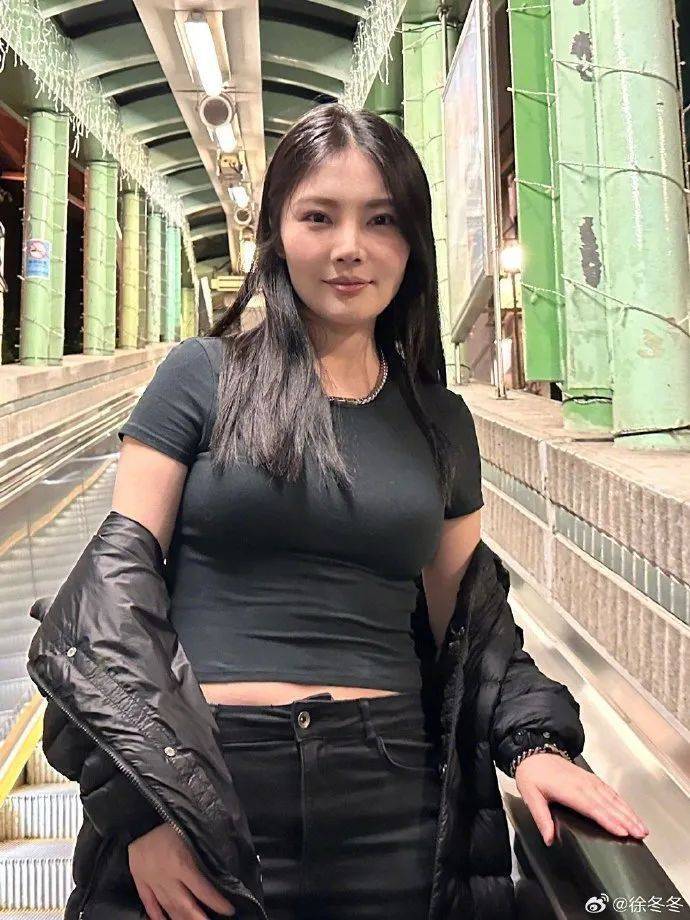 皇冠信用盘会员开户_“椰树女神”徐冬冬晒真实肚子皇冠信用盘会员开户，展示健康美：不超130斤就舒适！