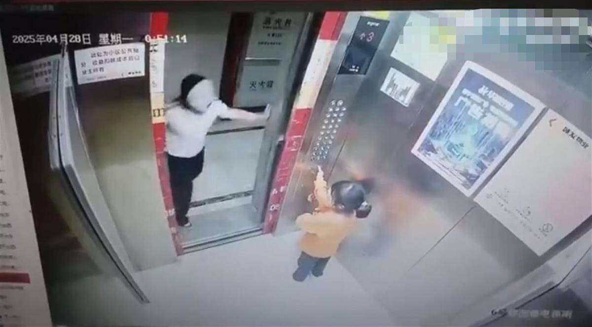 皇冠信用盘在哪里开通_“面具女孩”多次恐吓电梯内两幼童皇冠信用盘在哪里开通，当事女孩及家长道歉后获谅解