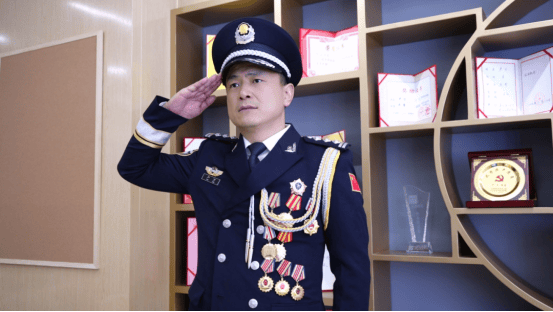 皇冠信用盘开户_苏州民警严方：840余万枚指纹、9000余起案件皇冠信用盘开户，他在方寸间寻找真相