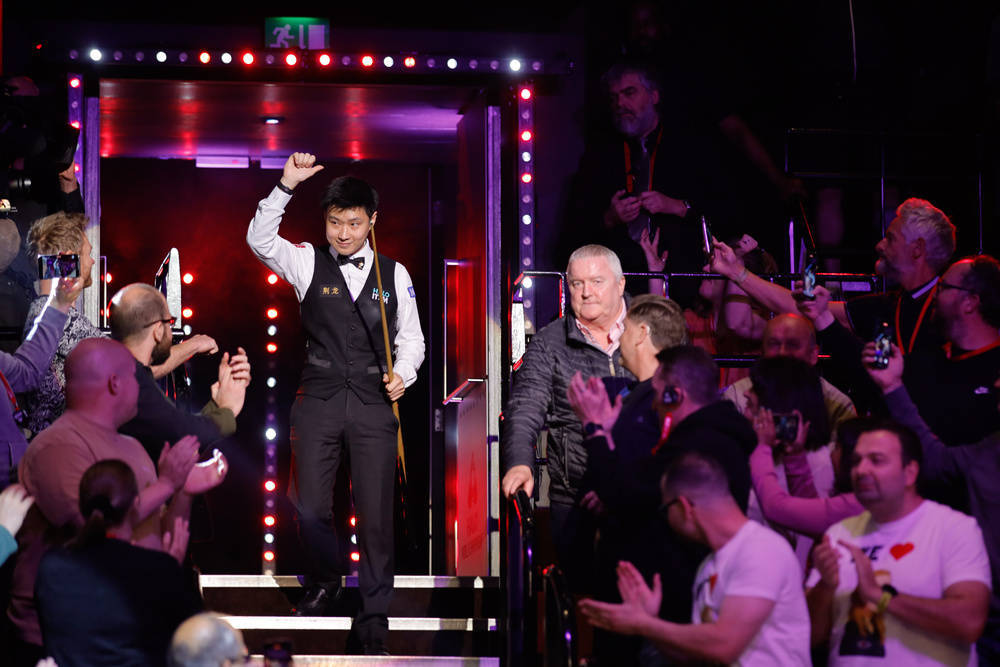 如何找当地皇冠代理_2025斯诺克世锦赛决赛第一阶段 赵心童7比1领先