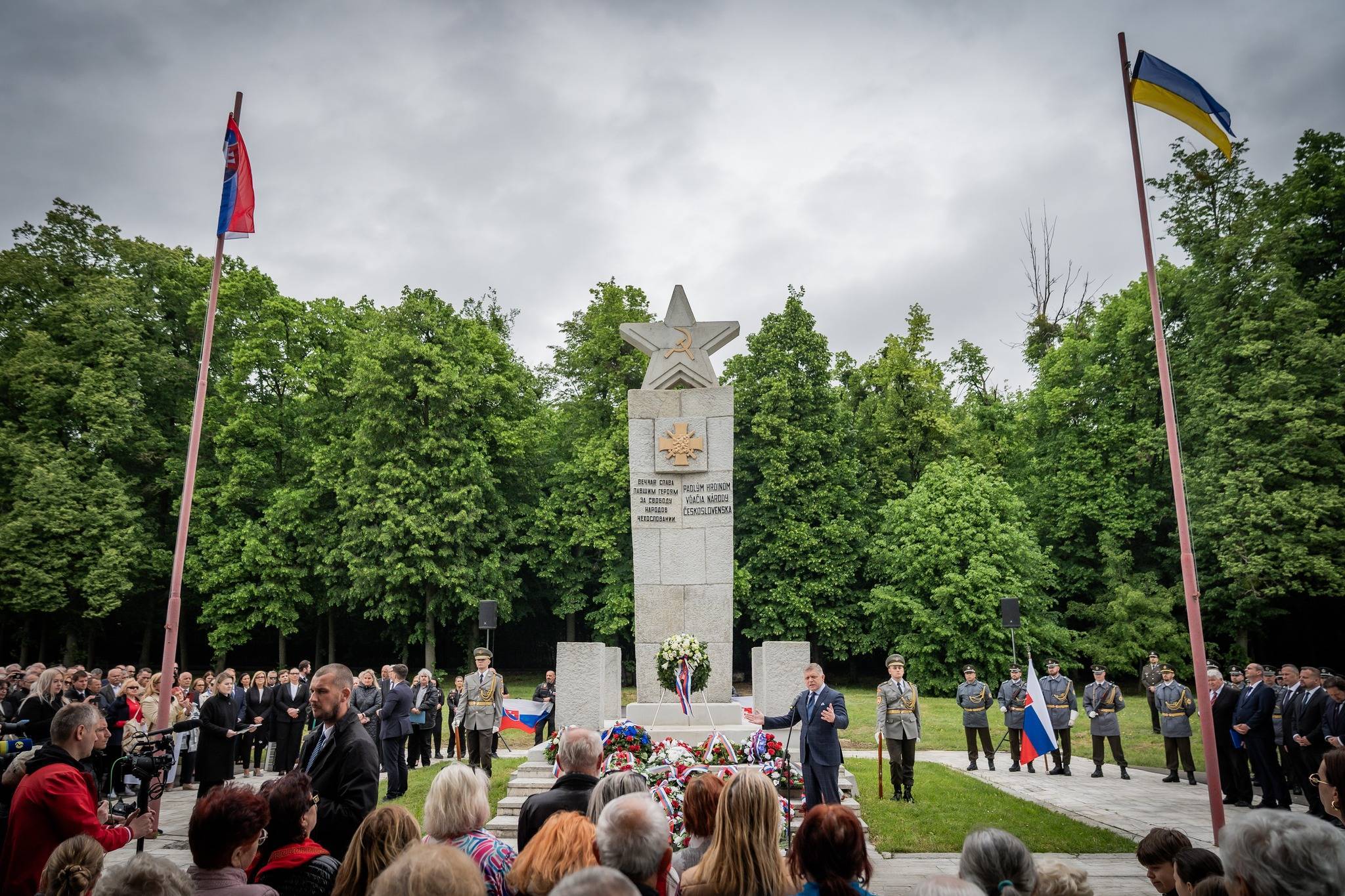 皇冠信用网注册账号_武契奇排除万难绕道抵俄皇冠信用网注册账号，斯洛伐克总理菲佐被爱沙尼亚“绊住”：几分钟才通知不许飞越领空