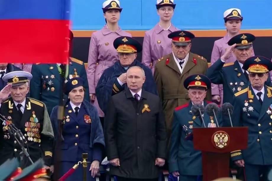 皇冠登3代理注册
_20多国将齐聚莫斯科皇冠登3代理注册
,中方代表起身前,普京当众为76年的老伙计高调表态