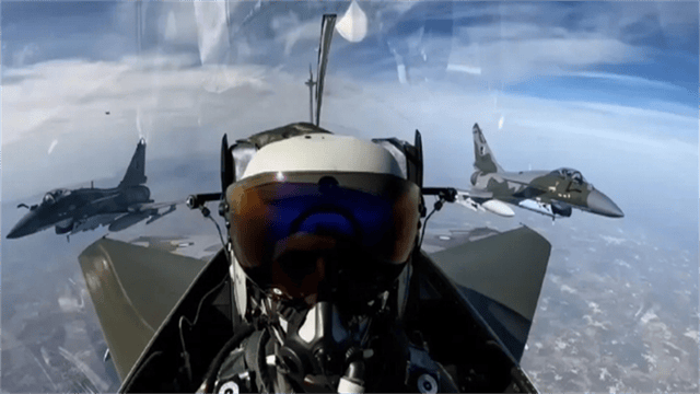 皇冠足球管理平台出租
_前线传回战报!歼10C“苍蝇盔”罕见露面皇冠足球管理平台出租
,飞行员看哪打哪