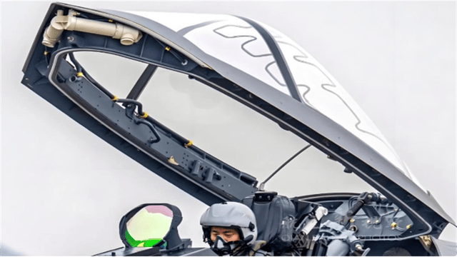 皇冠足球管理平台出租
_前线传回战报!歼10C“苍蝇盔”罕见露面皇冠足球管理平台出租
,飞行员看哪打哪