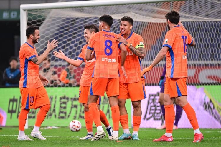 皇冠信用网开户_鲁媒：受济南降雨天气影响皇冠信用网开户，泰山队取消赛前有球训练计划