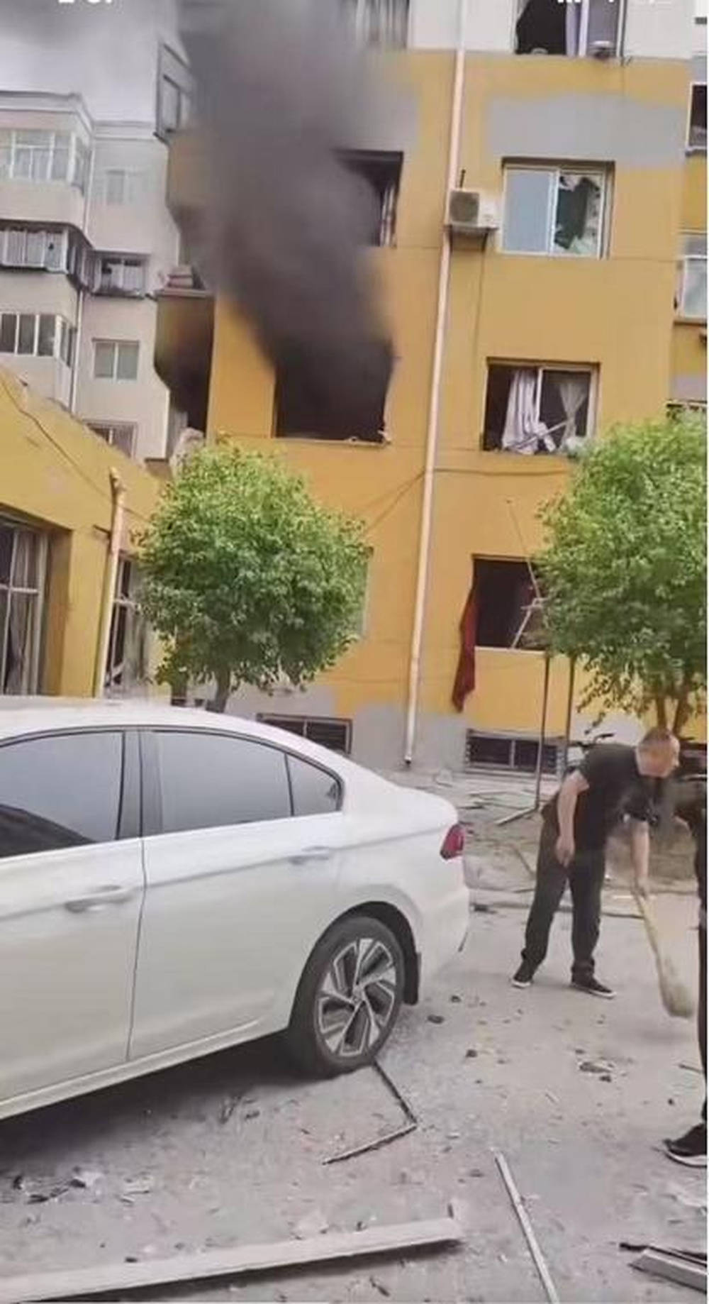 皇冠信用网代理_山西汾阳一男子清早回家抽烟时引发闪爆皇冠信用网代理，多户窗玻璃被震碎