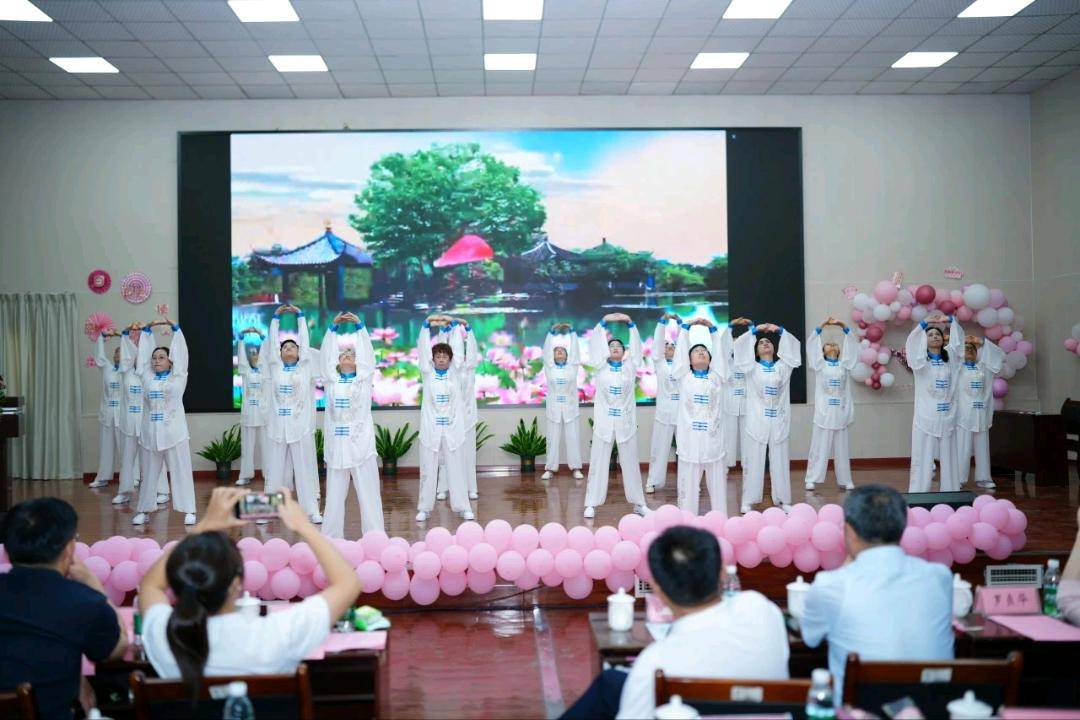 皇冠信用网APP下载_新都区中医医院举办庆祝五四青年节、5·12国际护士节表扬暨文艺汇演活动 资讯联播频道