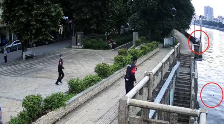 皇冠信用網APP下载
_男子用鱼线精准钩住老人裤腿皇冠信用網APP下载
,救起七旬落水阿婆