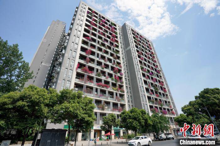 皇冠公司的代理怎么拿_成都一栋30层高居民楼被三角梅扮靓