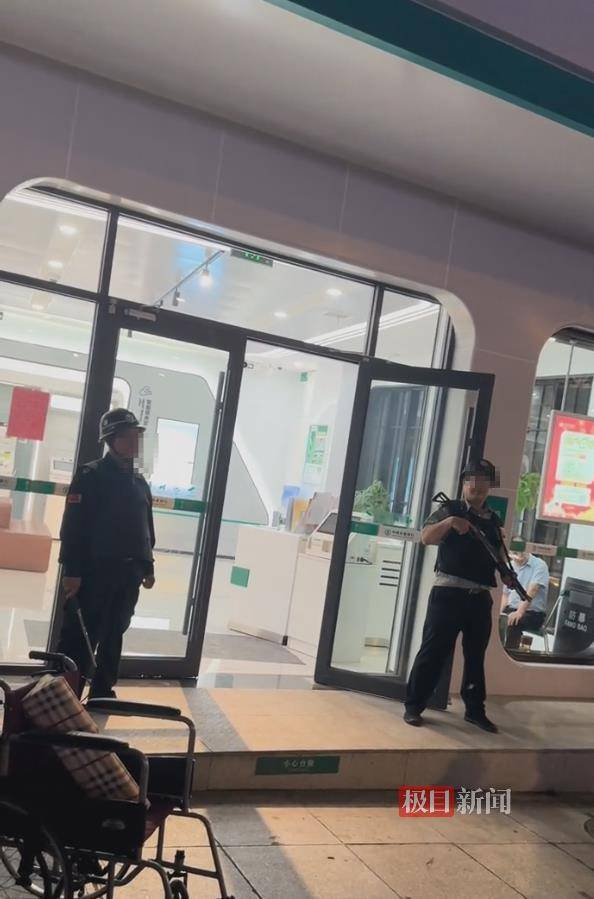 皇冠信用網结算日_家属称重病妇女被要求“本人到银行”才能取款皇冠信用網结算日，办理业务过程中人突然去世，株洲多方回应