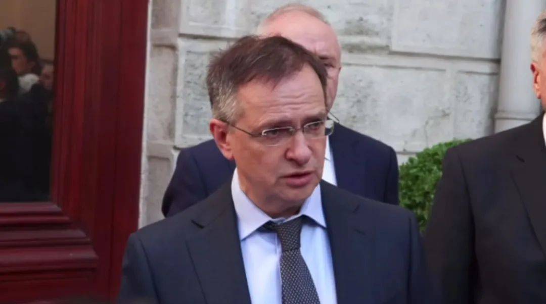 皇冠信用網出租代理_没等到普京皇冠信用網出租代理，泽连斯基走了！乌方代表团迟到，俄方：继续等！关于谈判，特朗普最新发声……