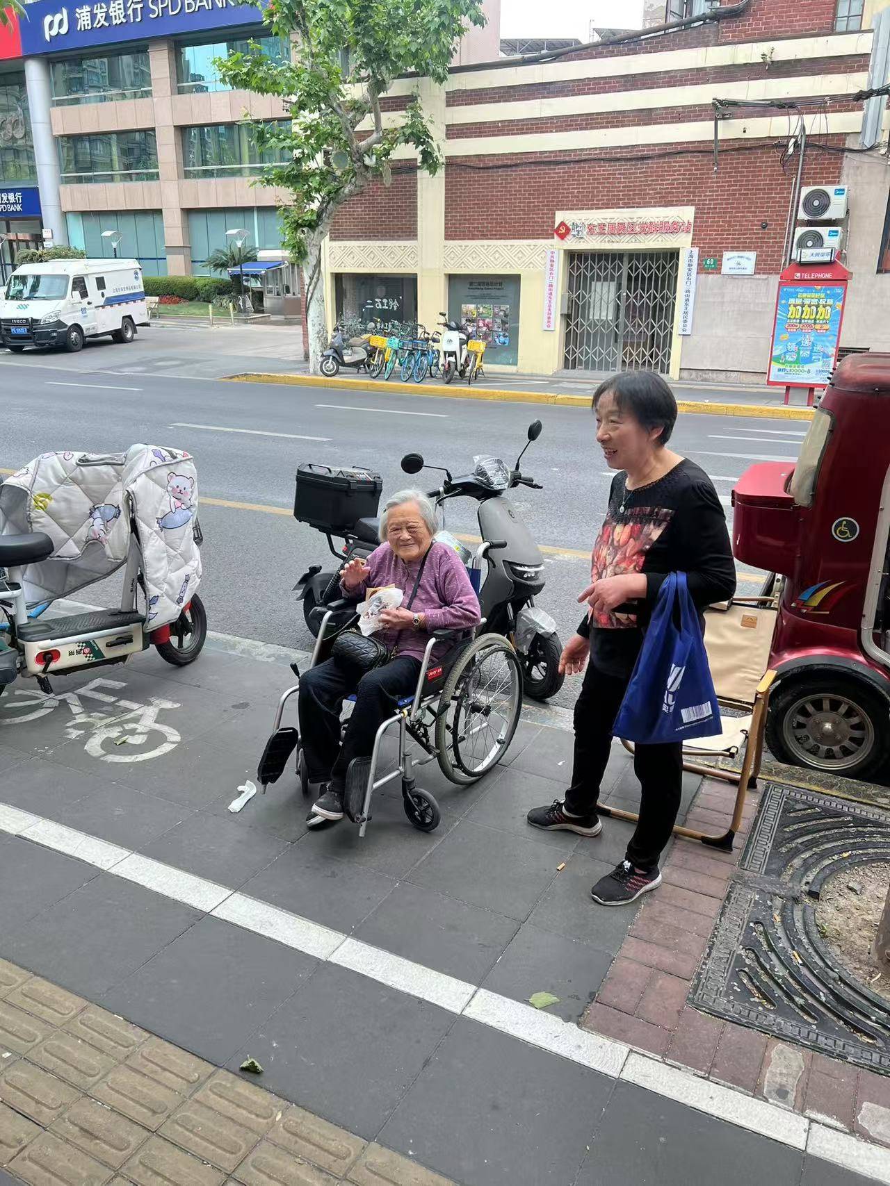 皇冠信用网平台开户_沪上网红“阿大葱油饼”开业近一月皇冠信用网平台开户，老板吴志勇：10元一个有的赚，但压力不小