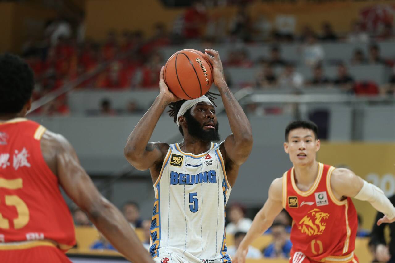 皇冠信用網开户_总决赛-翟晓川关键2罚定胜 北京客场擒广厦总分2-3