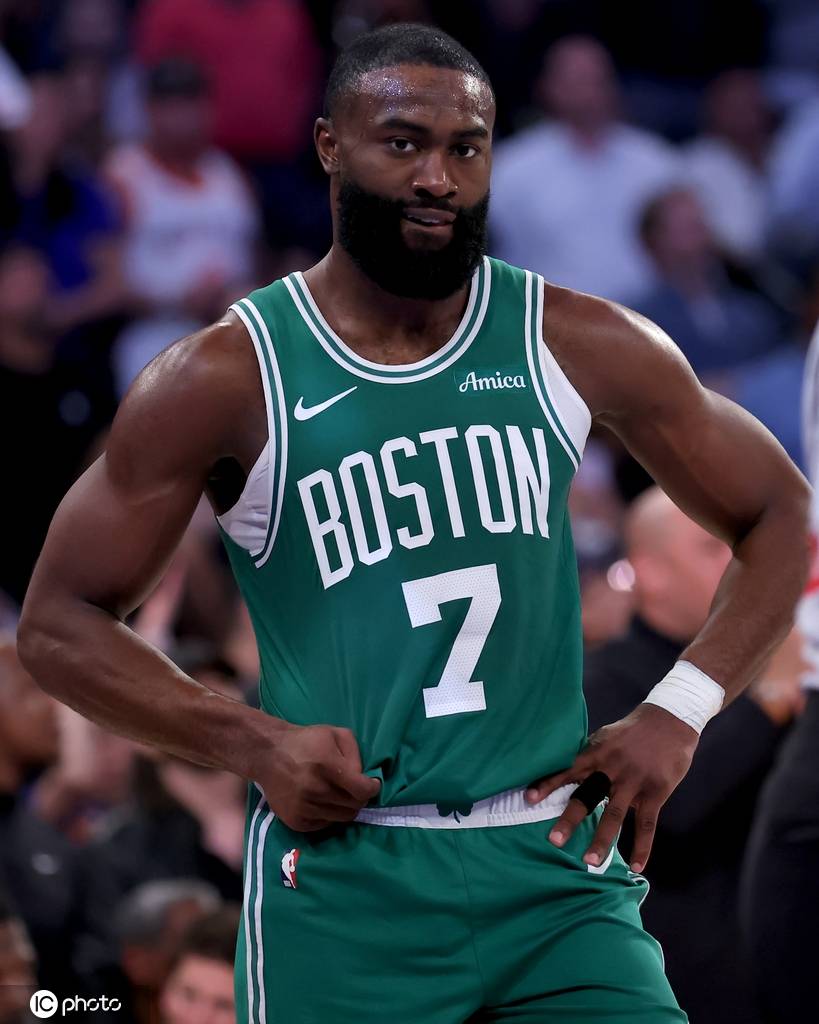 皇冠信用网如何代理
_杰伦-布朗右膝半月板部分撕裂 将接受评估决定是否手术