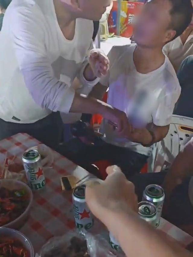 皇冠信用网正网_蚌埠龙虾节被曝有“点歌刺客”皇冠信用网正网，当地多部门介入调查