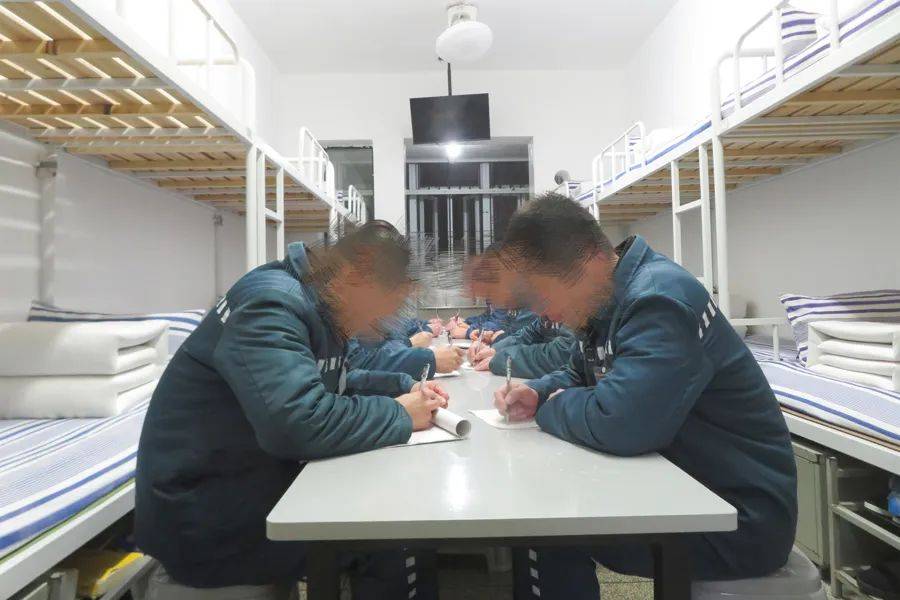 如何代理皇冠信用网_男子在上海监狱服刑11年如何代理皇冠信用网，出狱前才得知两位家人已病逝...极大生活困境，他深深担忧→