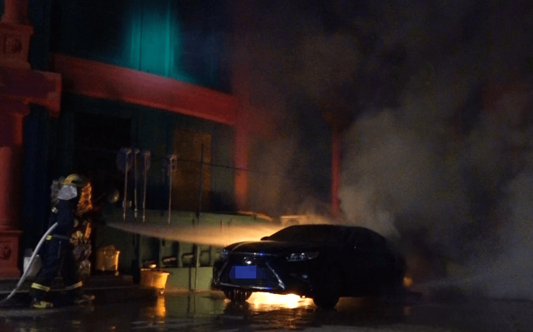 皇冠信用网代理注册_北京一代驾小哥乱扔烟头皇冠信用网代理注册，凌晨烧毁一辆车！警方：拘