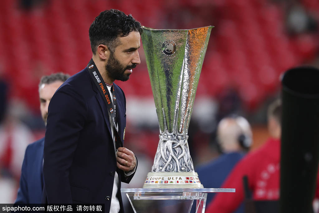 怎么注册皇冠信用网_失败赛季怎么注册皇冠信用网！曼联英超第16+欧联亚军 阿莫林:我仍是合适人选