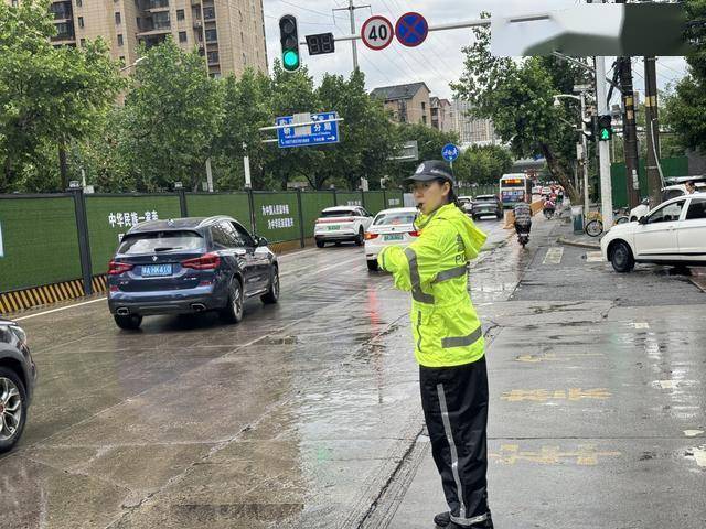 怎么开皇冠信用网_“雨像泼下来的”怎么开皇冠信用网，武汉再次经受住暴雨考验