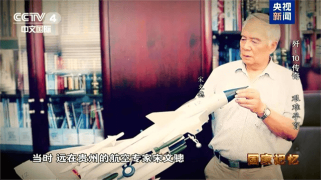 皇冠足球平台代理_让人大开眼界！歼10CE带着余威飞入马来西亚皇冠足球平台代理，被围的水泄不通