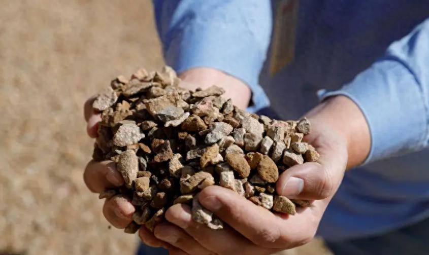 皇冠足球管理平台出租_稀土管制再加强！西方媒体急了：中国审批太慢皇冠足球管理平台出租，扰乱全球供应链！中方立规矩毫不妥协