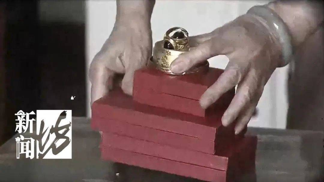 怎么申请皇冠信用网_炸裂怎么申请皇冠信用网！上海阿婆4800元退休金养全家！母女齐心对"拆迁户邻居"下手...