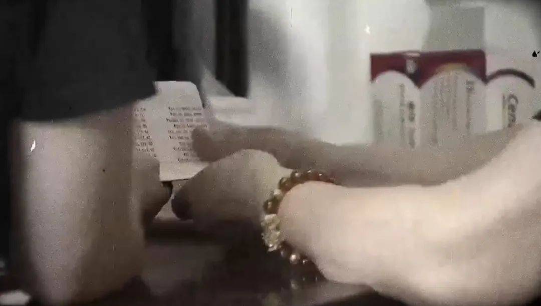 怎么申请皇冠信用网_炸裂怎么申请皇冠信用网！上海阿婆4800元退休金养全家！母女齐心对"拆迁户邻居"下手...