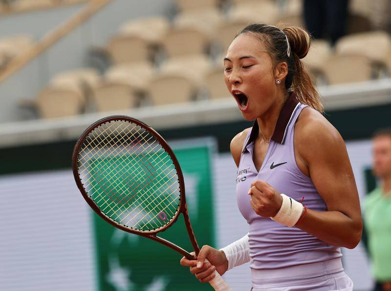 皇冠信用网足球代理_2-0击败18岁黑马姆博科皇冠信用网足球代理！ 郑钦文晋级法网女单16强