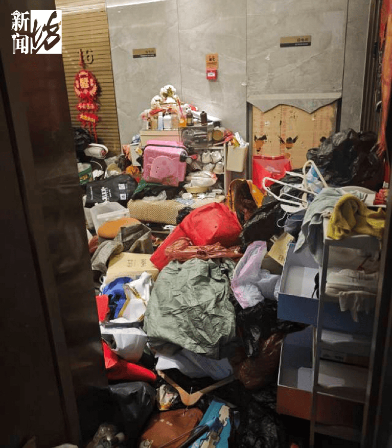 皇冠信用网出租_垃圾堆满皇冠信用网出租，臭到离谱！上海顶流豪宅业主也拾荒？邻居直呼倒大霉，不能忍！