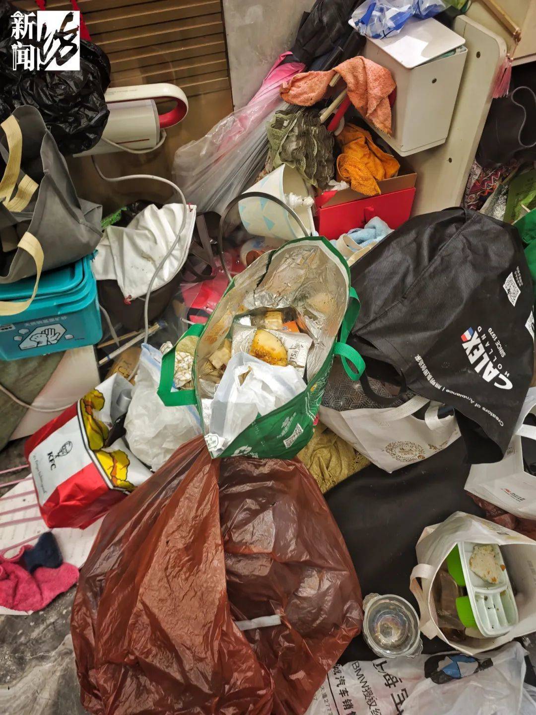 皇冠信用网出租_垃圾堆满皇冠信用网出租，臭到离谱！上海顶流豪宅业主也拾荒？邻居直呼倒大霉，不能忍！