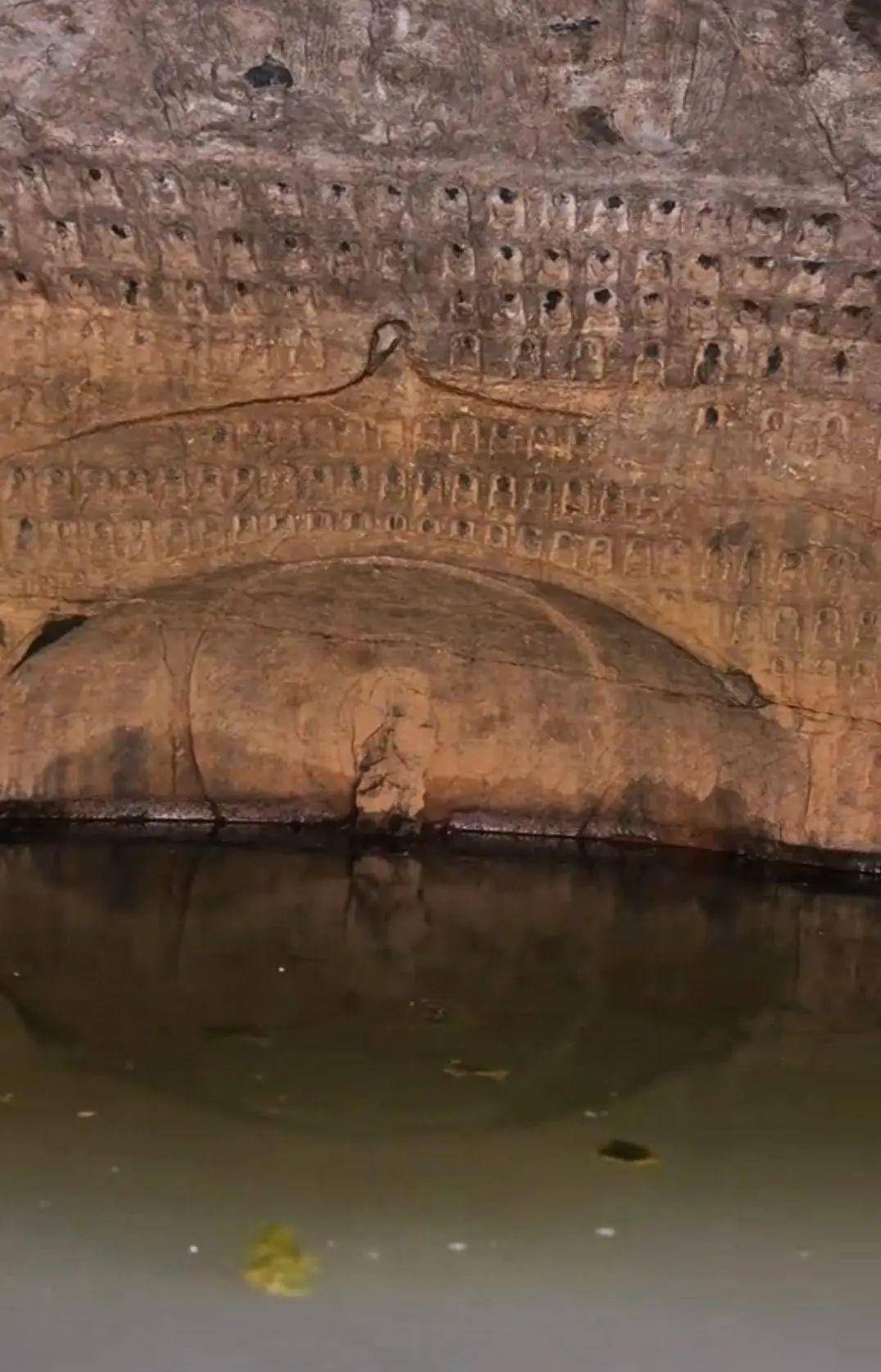 皇冠信用网_河南鹤壁一水库水位下降现千佛石窟皇冠信用网，开凿于东魏内有1043尊石佛，有佛像首部消失，水库管理方回应