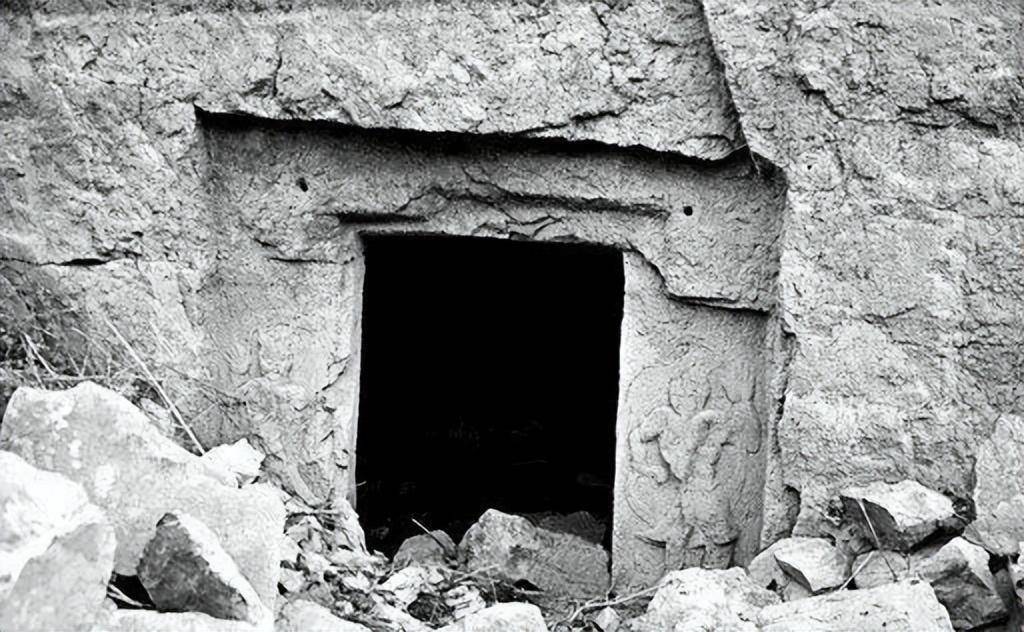 皇冠信用网_河南鹤壁一水库水位下降现千佛石窟皇冠信用网，开凿于东魏内有1043尊石佛，有佛像首部消失，水库管理方回应