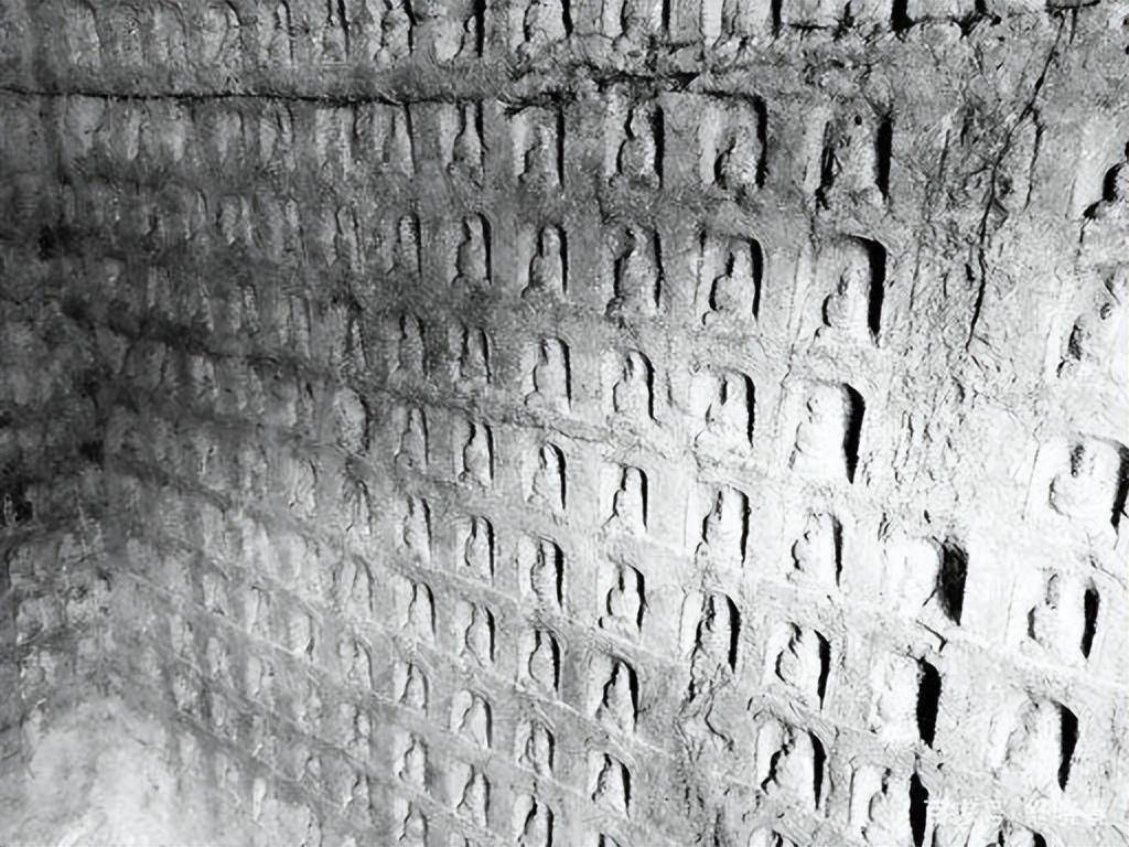 皇冠信用网_河南鹤壁一水库水位下降现千佛石窟皇冠信用网，开凿于东魏内有1043尊石佛，有佛像首部消失，水库管理方回应