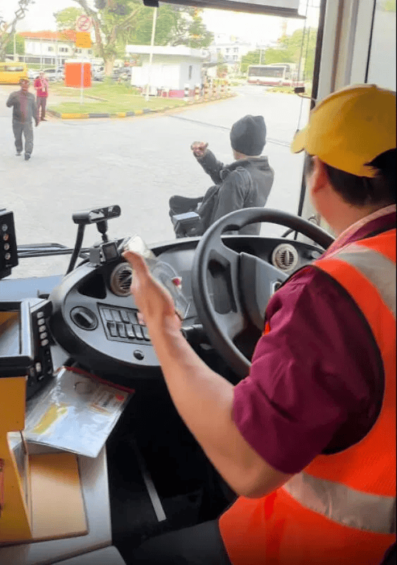 皇冠信用网需要押金吗_“中国人不要来新加坡”皇冠信用网需要押金吗，两名中国女子在新加坡旅游时遭醉汉骚扰