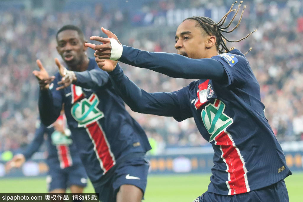 皇冠体育App下载_巴黎夺冠恩里克猛吹登贝莱？别闹了皇冠体育App下载！巴萨的拉菲尼亚才是欧冠数据之王！13球9助攻双料封神！