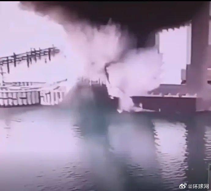 皇冠信用网要押金吗
_乌媒称乌方炸毁克里米亚大桥!乌克兰国家安全局:从水下爆破皇冠信用网要押金吗
,大桥已处于紧急危险状态