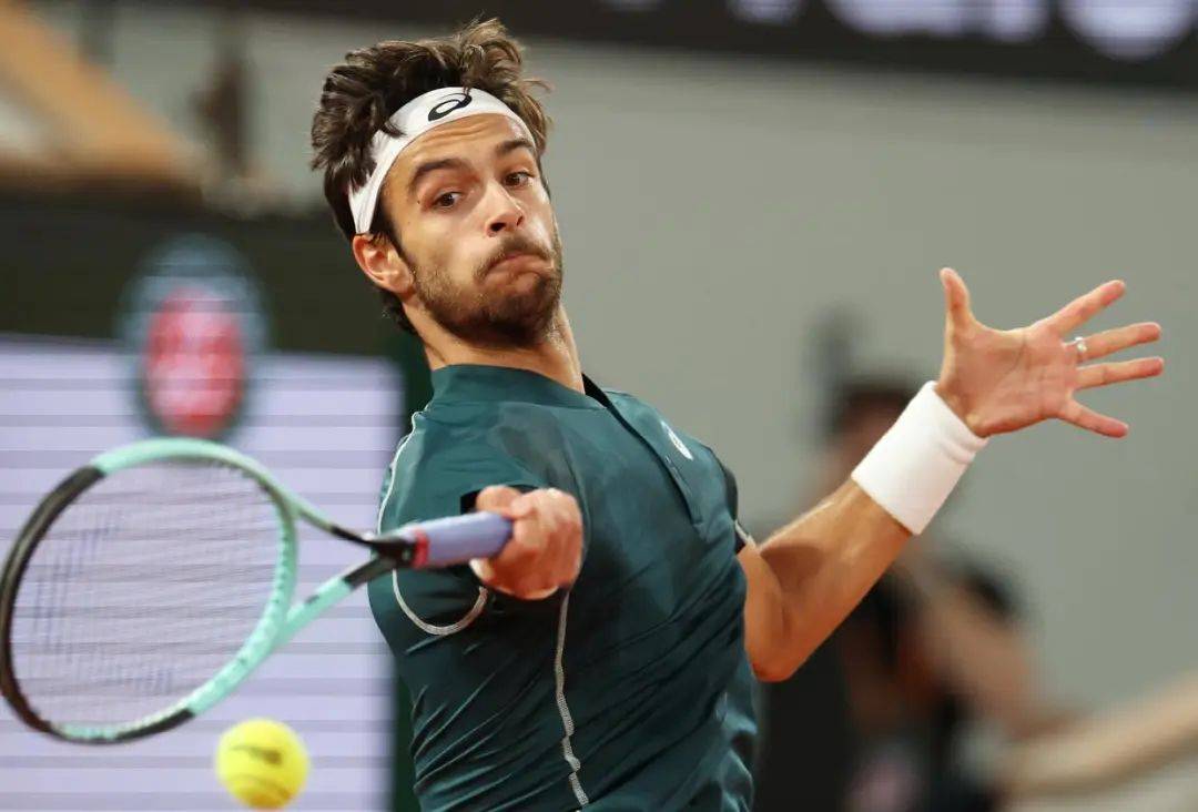 皇冠官網_穆塞蒂因伤退赛皇冠官網，阿尔卡拉斯晋级法网男单决赛