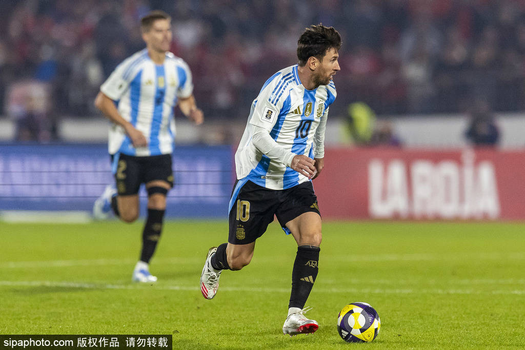 世界杯赛事_世预赛-迪亚斯破门恩佐染红 十人阿根廷1-1绝平哥伦比亚
