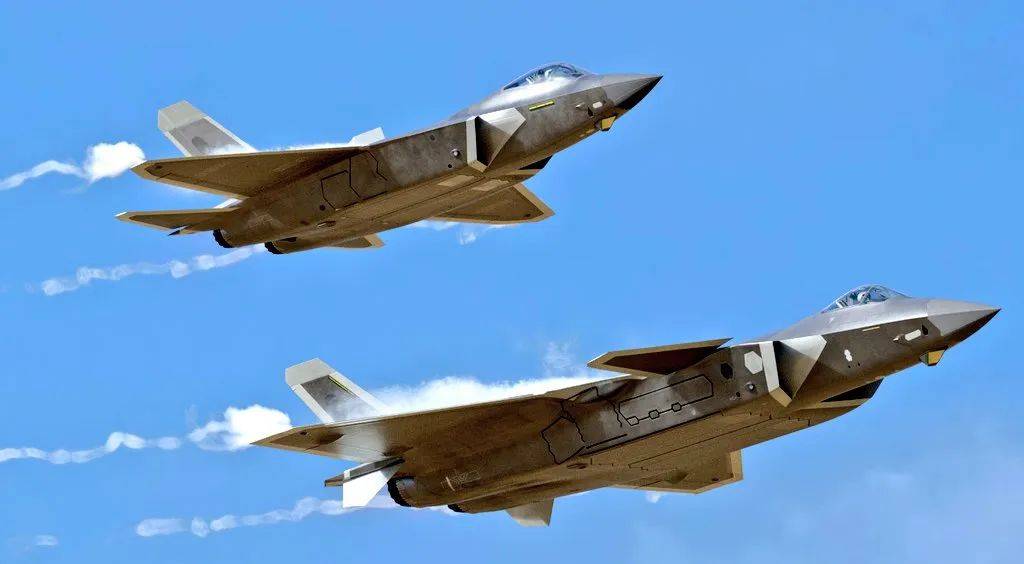 皇冠比分_振奋！网友拍到2架歼-35伴飞歼-20皇冠比分，中国歼-35批量服役了？