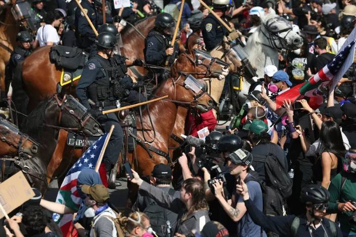 迈阿密国际足球_奥巴马发声迈阿密国际足球，白宫怼：美国人要真在意你的想法，就选哈里斯了