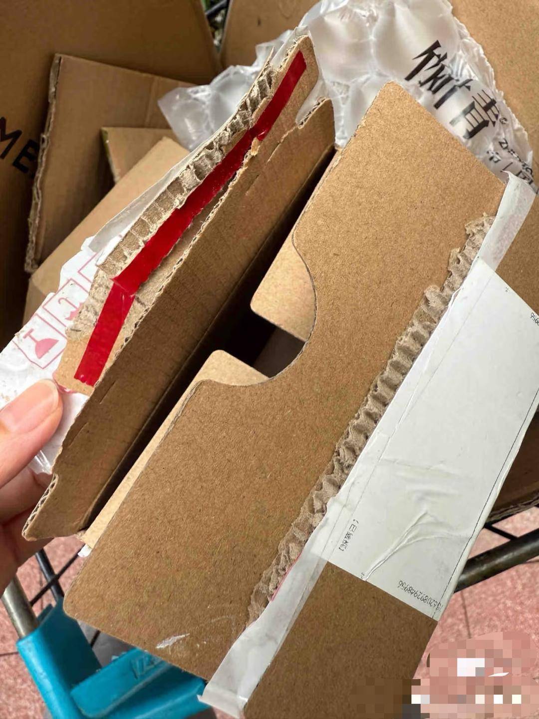 皇冠信用网哪里申请_女子网购拉布布盲盒皇冠信用网哪里申请，拆开发现包装全无仅剩6个“裸娃” 中通快递回应