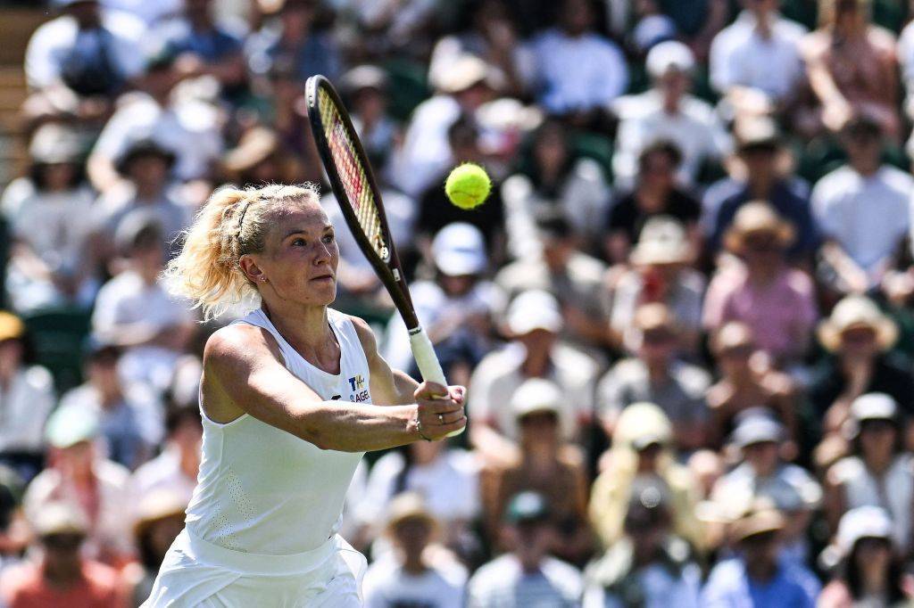 日本J3联赛_郑钦文不敌西尼亚科娃日本J3联赛，连续三年遭遇温网“一轮游”