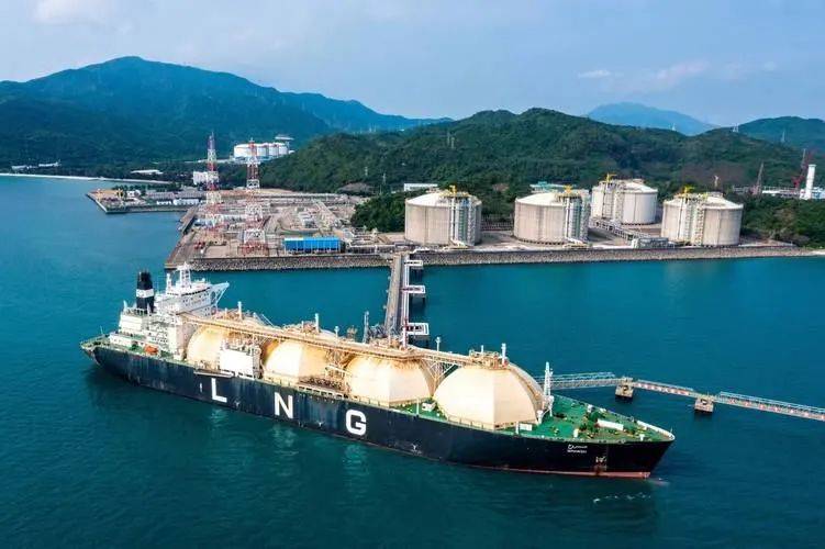 皇冠足球平台代理_伊朗以色列这一仗皇冠足球平台代理，让中国改变了想法，普京终于等来天赐良机？