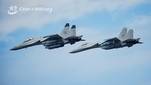 乌拉尔图VS利文哥特奴_央视曝光中国航母24架歼-15出动全过程乌拉尔图VS利文哥特奴,遭遇美军F/A-18谁更强?