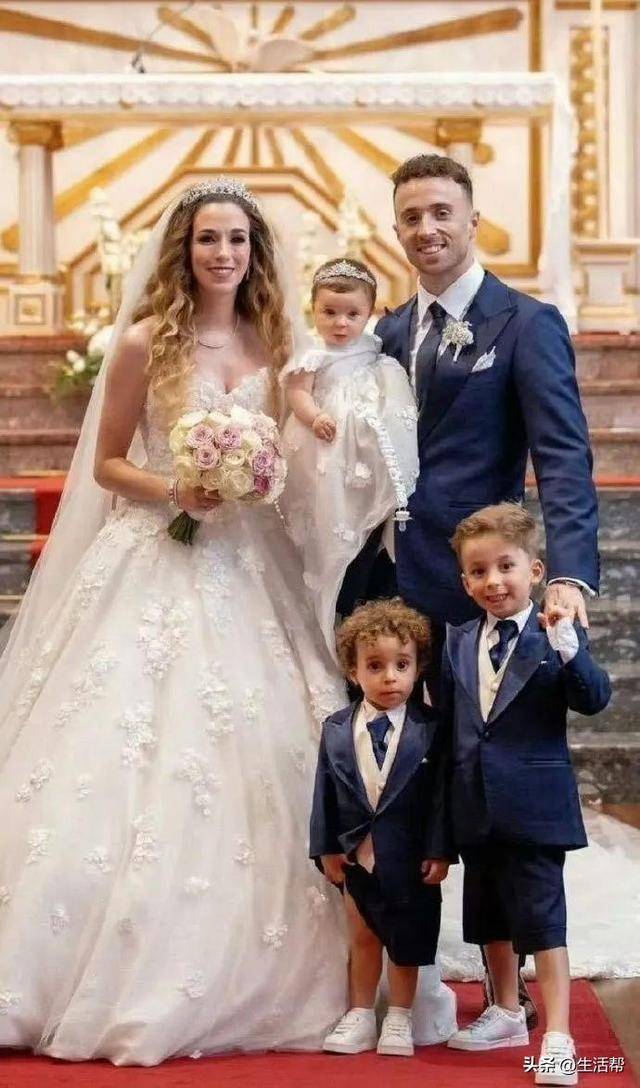 科莫VS拉齐奥_催泪！若塔葬礼举行科莫VS拉齐奥，妻子趴棺木痛哭，葡萄牙队友为他抬棺！FIFA总部已降半旗志哀