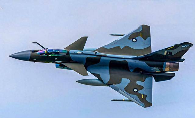 皇家马德里vs多特蒙德_歼10CE凌空打爆阵风皇家马德里vs多特蒙德,法国、印度都来找中国算账?解放军不惯着