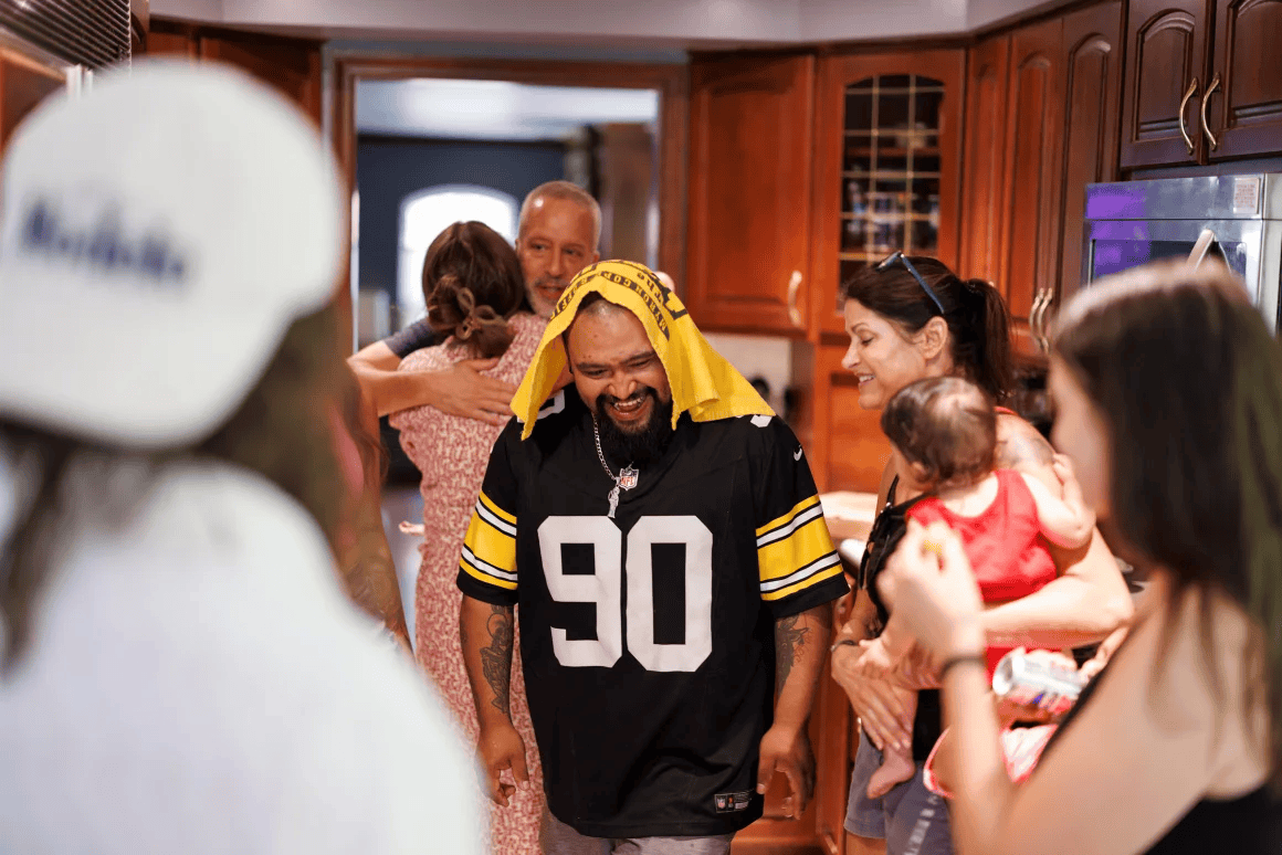 西雅图风暴比分_一家人自愿被驱逐出美国：“留在这里是一场赌博”