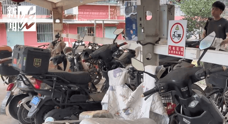 皇冠信用網代理申请_上海一小区车位被长年霸占！居民窝火皇冠信用網代理申请，物业却不敢动……危险！