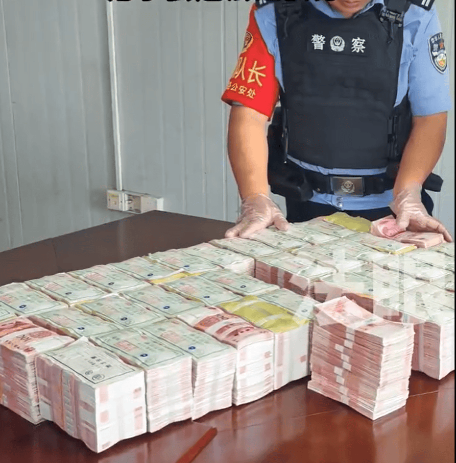 皇冠代理登2_2名男子拖着大型行李箱过安检皇冠代理登2，被发现装有400万元现金，结局令人舒适